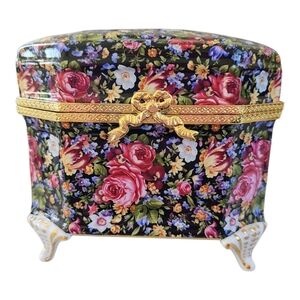 Vintage-Inspired Floral Porcelain Decorative Box with Gold Accents – Keepsake